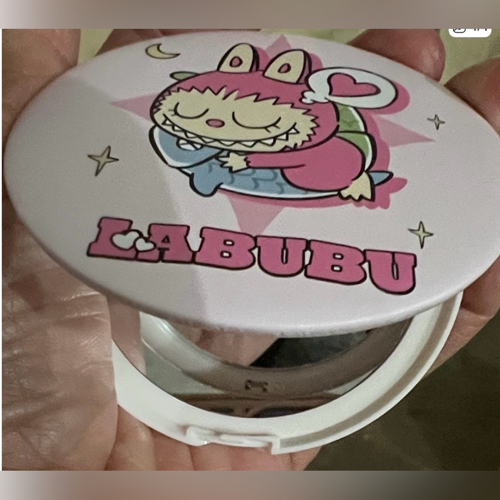 NEW! Labubu Compact Mirror & Cartoon Ankle Socks Bundle - Picture 3 of 5